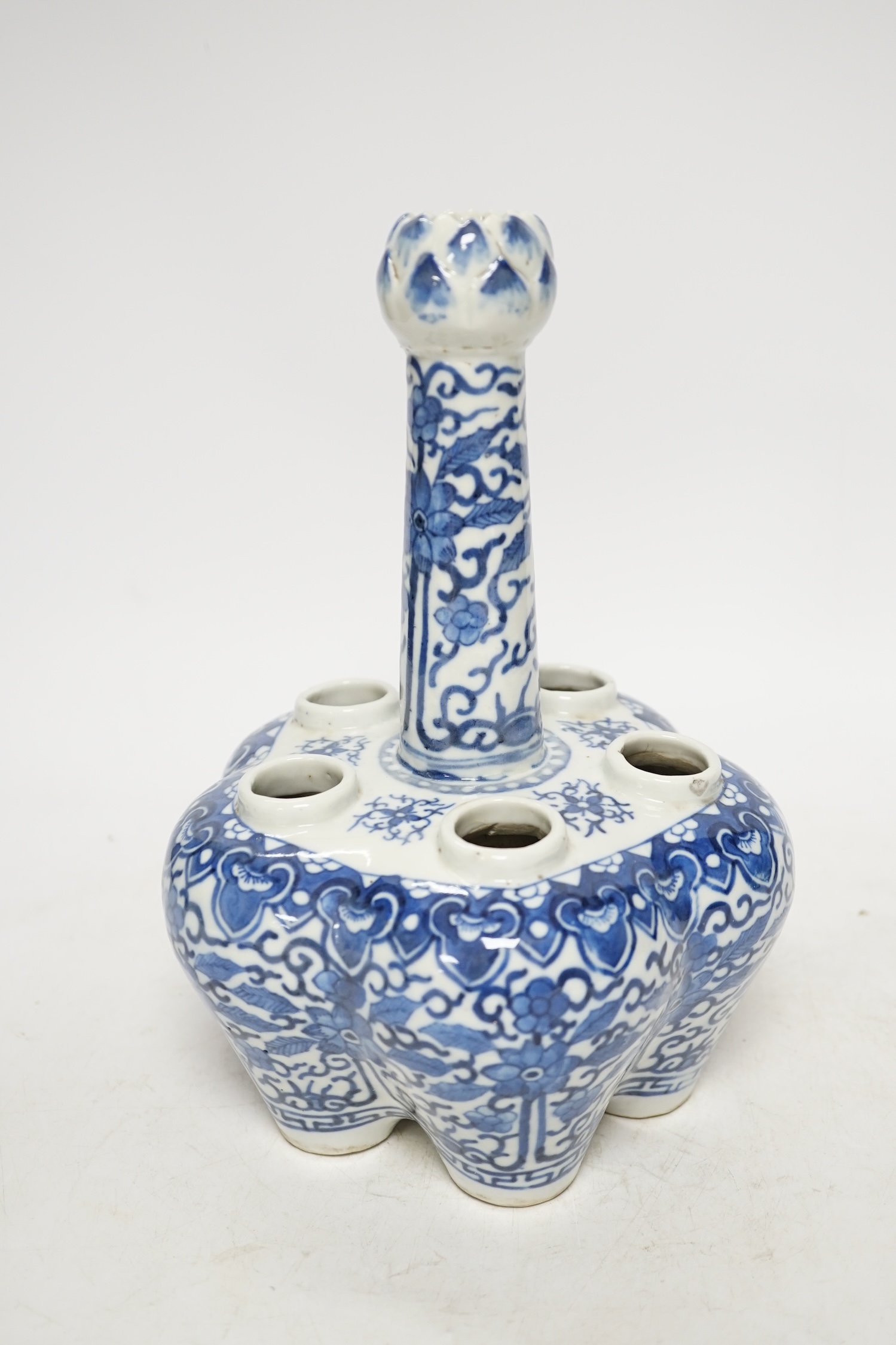 An early 20th century Chinese blue and white tulip vase, 24cm. Condition - good